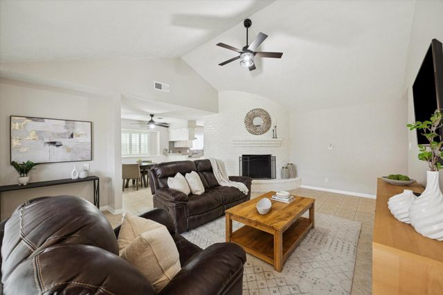 5422 Golf Drive, Houston, TX 77091