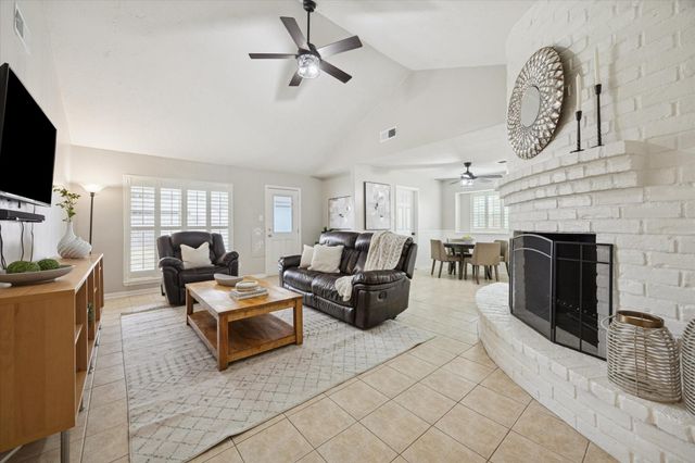 5422 Golf Drive, Houston, TX 77091