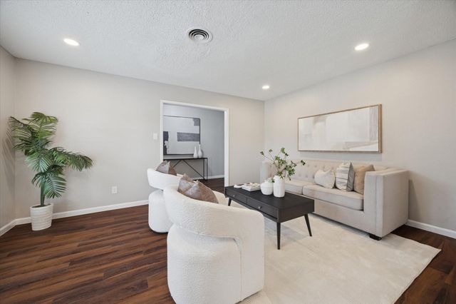 5422 Golf Drive, Houston, TX 77091