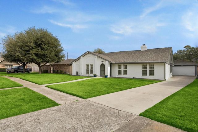 5422 Golf Drive, Houston, TX 77091