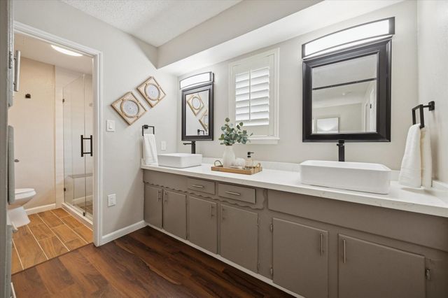 5422 Golf Drive, Houston, TX 77091