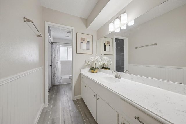 5422 Golf Drive, Houston, TX 77091