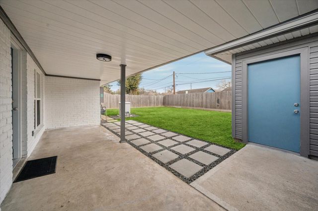 5422 Golf Drive, Houston, TX 77091