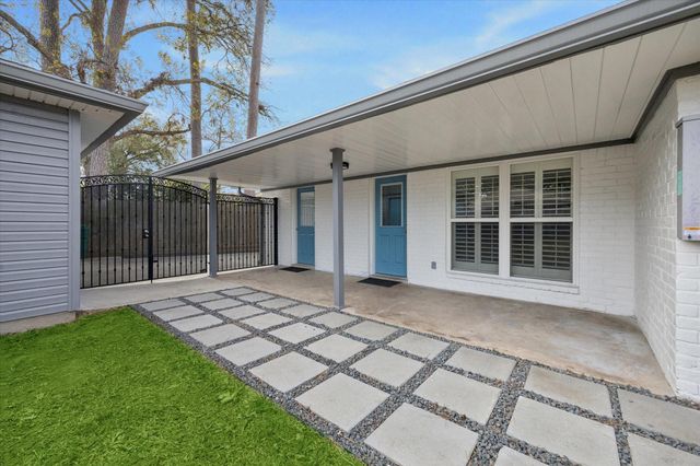 5422 Golf Drive, Houston, TX 77091