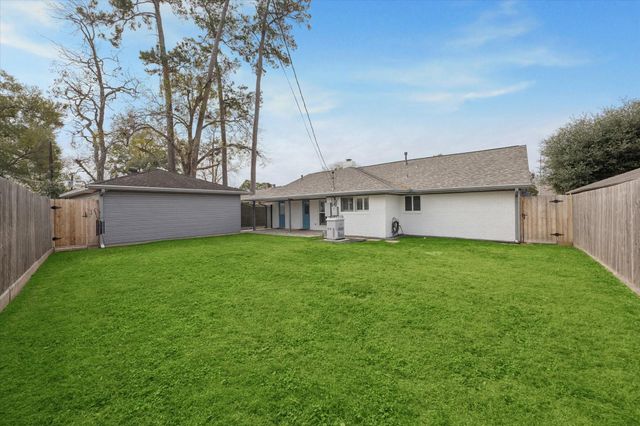 5422 Golf Drive, Houston, TX 77091