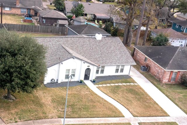 5422 Golf Drive, Houston, TX 77091