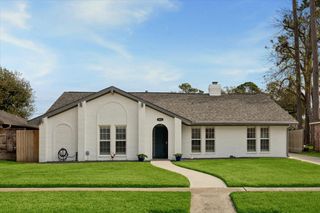5422 Golf Drive, Houston, TX 77091