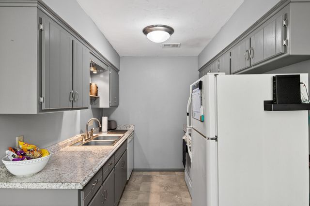 3060 109th Lane NW 8, Coon Rapids, MN 55433