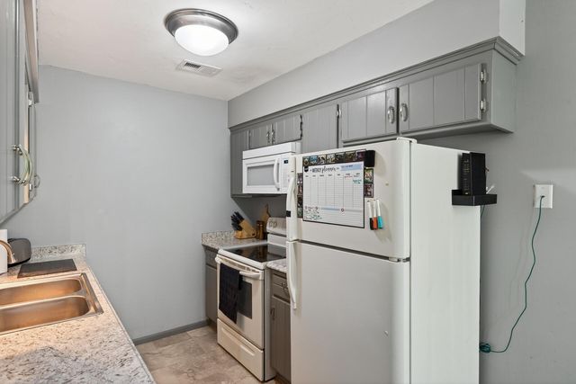3060 109th Lane NW 8, Coon Rapids, MN 55433