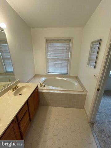 3945 VALLEY RIDGE DR, Fairfax, VA 22033