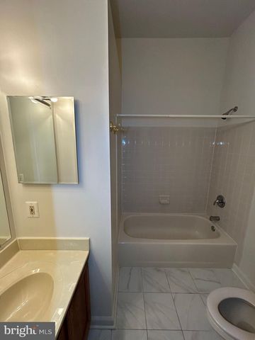 3945 VALLEY RIDGE DR, Fairfax, VA 22033