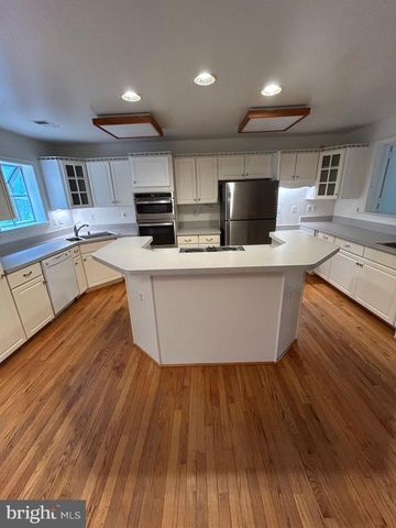 3945 VALLEY RIDGE DR, Fairfax, VA 22033