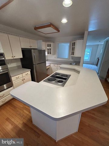 3945 VALLEY RIDGE DR, Fairfax, VA 22033
