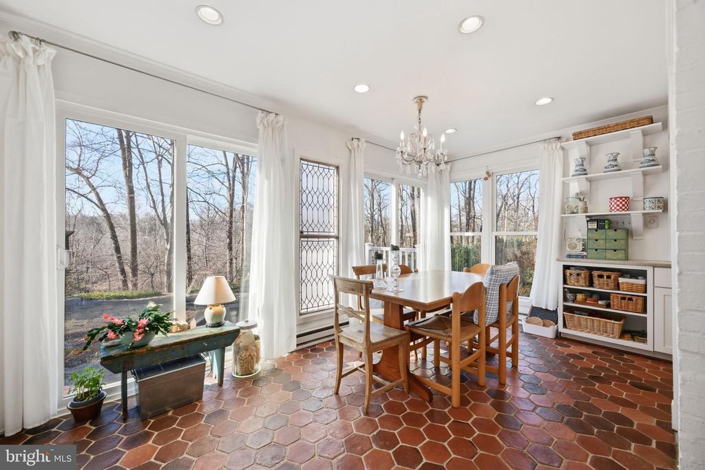 Image 11 of property listing at 9634 PARKWOOD DR, Bethesda, MD 20814