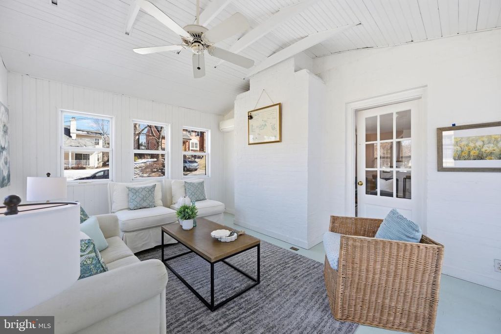 Image 12 of property listing at 9634 PARKWOOD DR, Bethesda, MD 20814