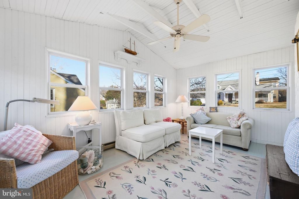 Image 13 of property listing at 9634 PARKWOOD DR, Bethesda, MD 20814