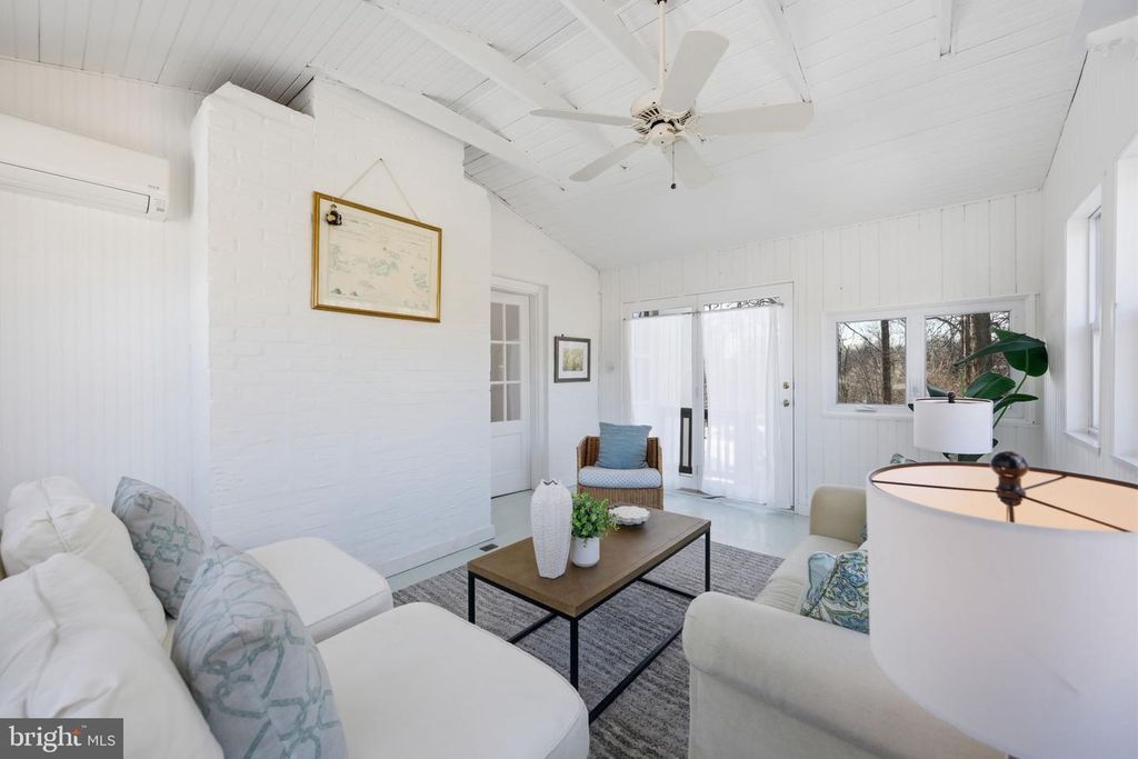 Image 14 of property listing at 9634 PARKWOOD DR, Bethesda, MD 20814