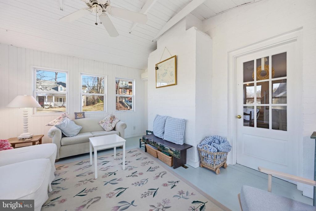 Image 15 of property listing at 9634 PARKWOOD DR, Bethesda, MD 20814