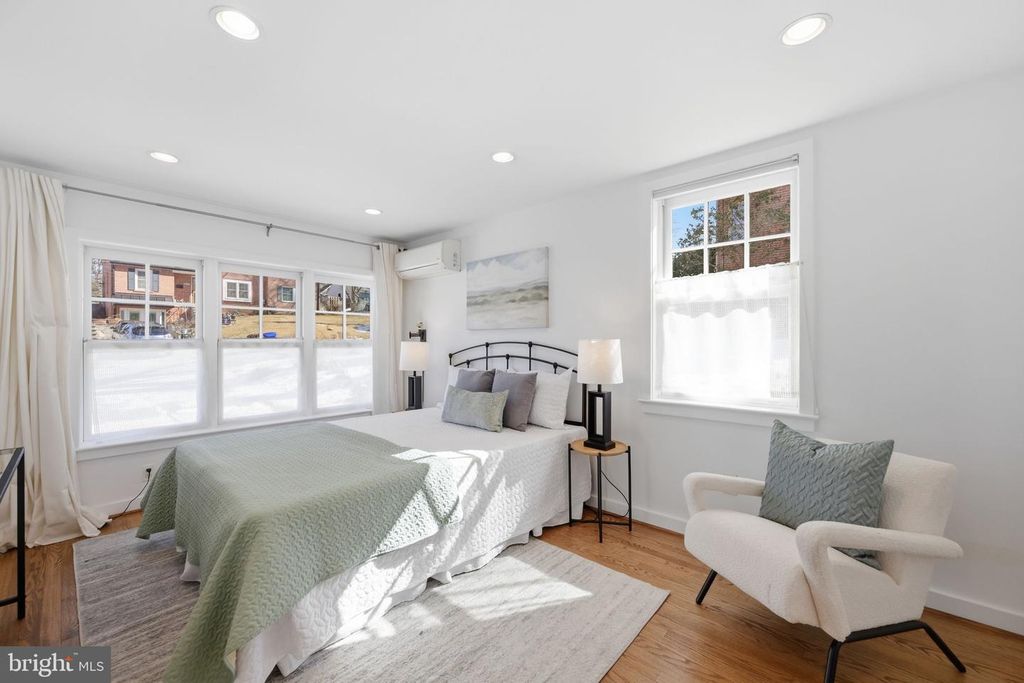 Image 17 of property listing at 9634 PARKWOOD DR, Bethesda, MD 20814