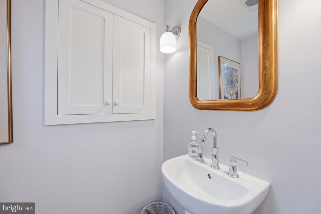 Image 19 of property listing at 9634 PARKWOOD DR, Bethesda, MD 20814