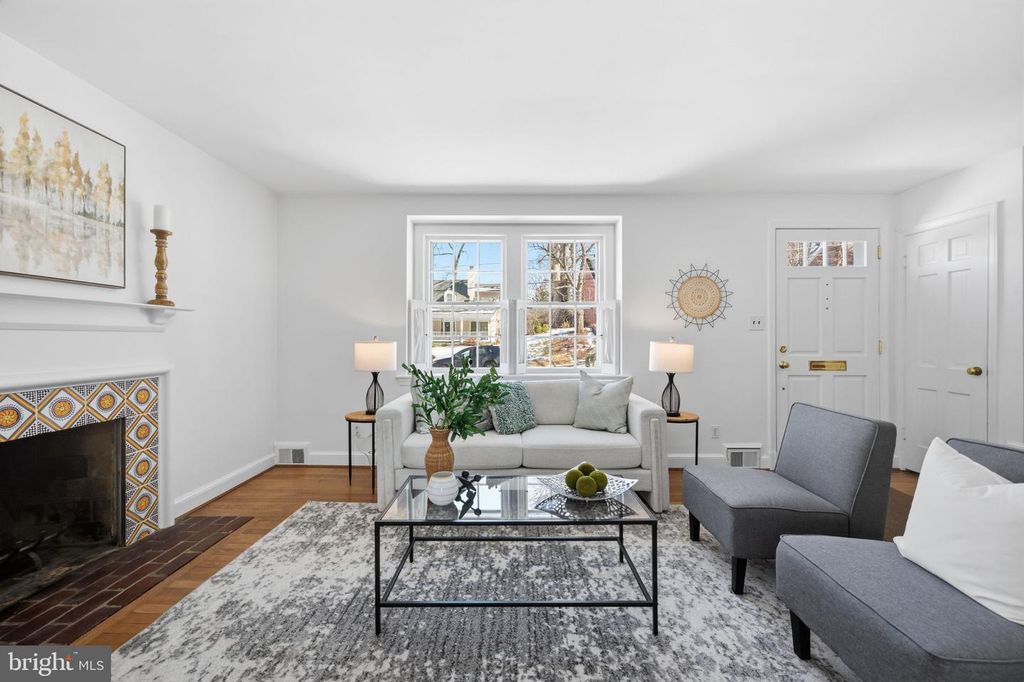 Image 2 of property listing at 9634 PARKWOOD DR, Bethesda, MD 20814