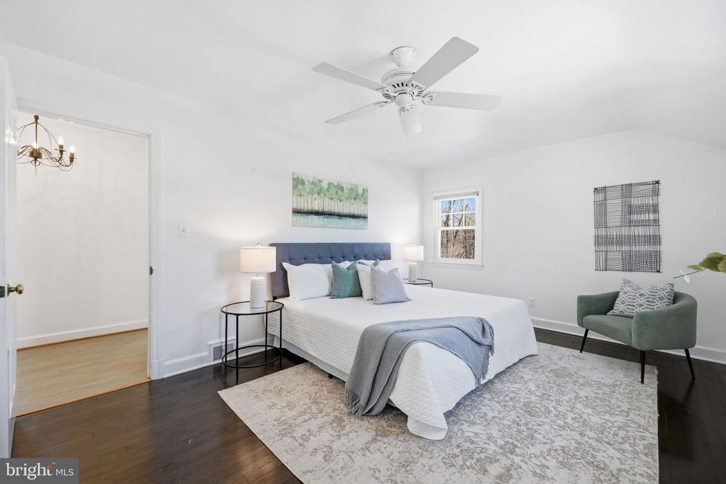 Image 21 of property listing at 9634 PARKWOOD DR, Bethesda, MD 20814