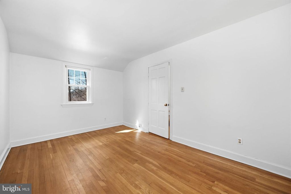 Image 22 of property listing at 9634 PARKWOOD DR, Bethesda, MD 20814