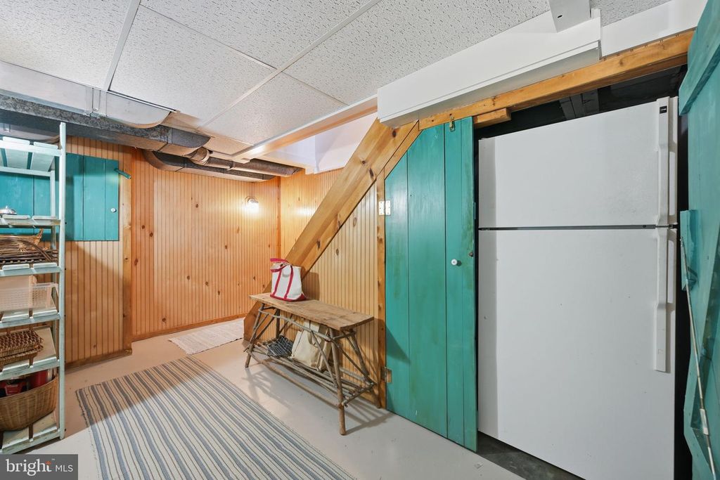 Image 26 of property listing at 9634 PARKWOOD DR, Bethesda, MD 20814