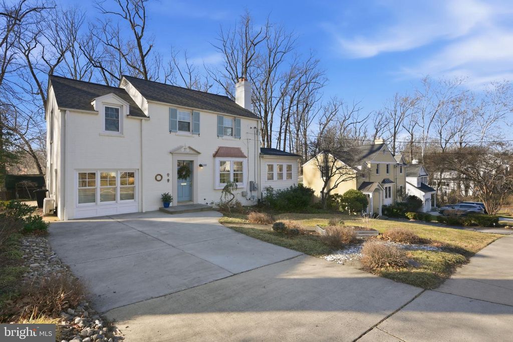 Image 28 of property listing at 9634 PARKWOOD DR, Bethesda, MD 20814