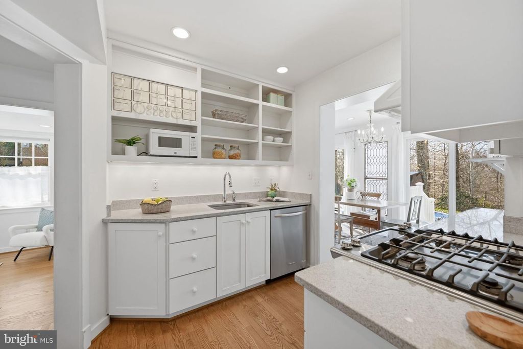 Image 7 of property listing at 9634 PARKWOOD DR, Bethesda, MD 20814