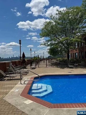 100 Old Palisade Road 2011, Fort Lee, NJ 07024