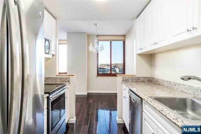 100 Old Palisade Road 2011, Fort Lee, NJ 07024