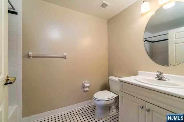 100 Old Palisade Road 2011, Fort Lee, NJ 07024
