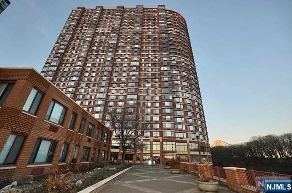 100 Old Palisade Road 2011, Fort Lee, NJ 07024