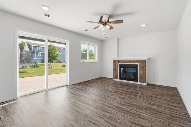 233 Greenway Circle, Deerfield, WI 53531