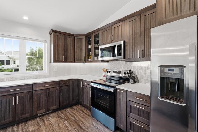 233 Greenway Circle, Deerfield, WI 53531
