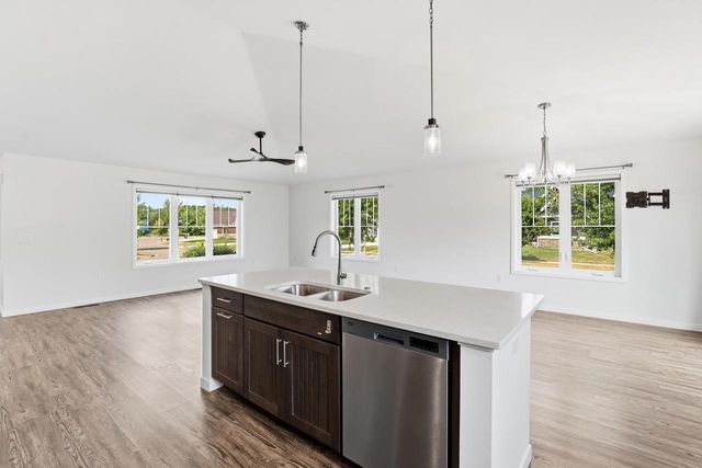 233 Greenway Circle, Deerfield, WI 53531