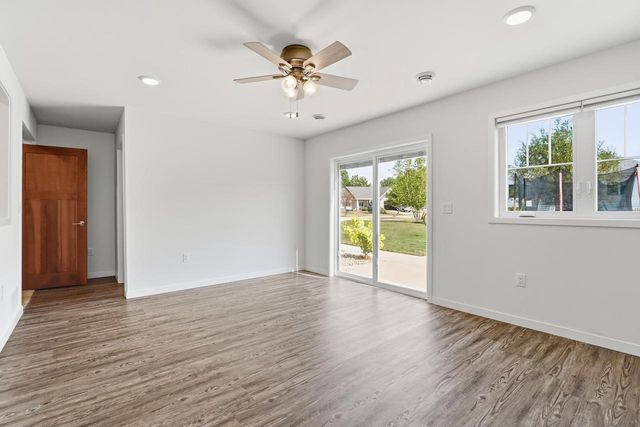 233 Greenway Circle, Deerfield, WI 53531