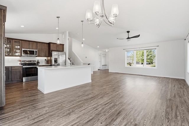233 Greenway Circle, Deerfield, WI 53531