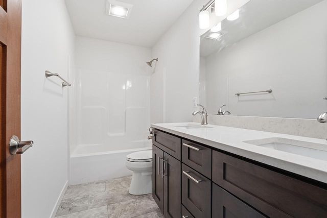 233 Greenway Circle, Deerfield, WI 53531