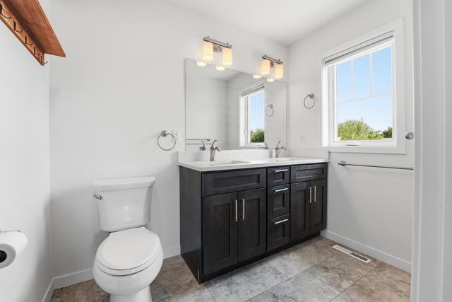 233 Greenway Circle, Deerfield, WI 53531