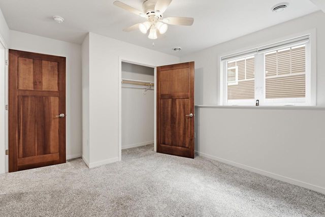 233 Greenway Circle, Deerfield, WI 53531