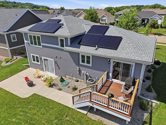 233 Greenway Circle, Deerfield, WI 53531