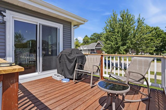 233 Greenway Circle, Deerfield, WI 53531