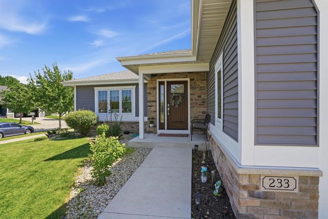 233 Greenway Circle, Deerfield, WI 53531