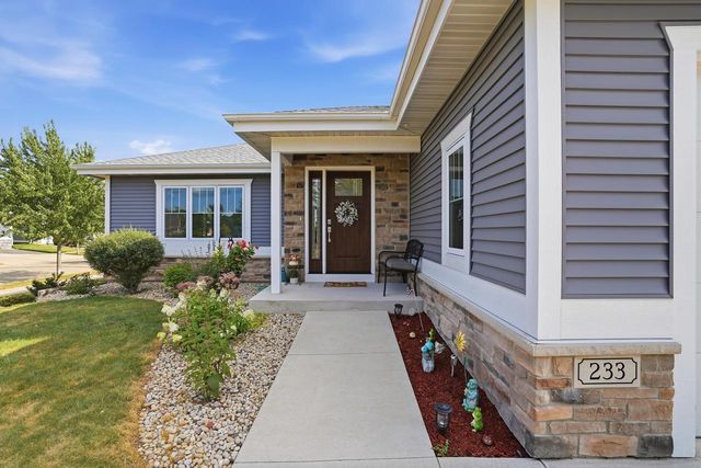 233 Greenway Circle, Deerfield, WI 53531