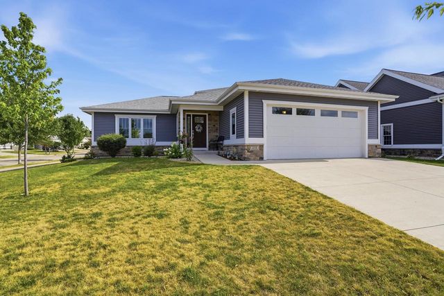 233 Greenway Circle, Deerfield, WI 53531