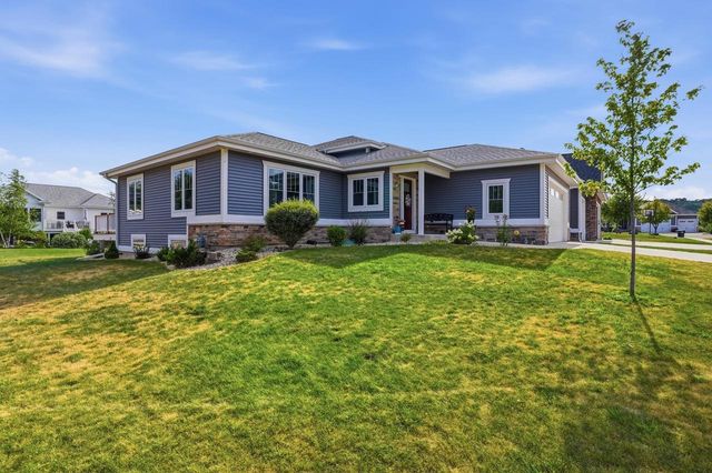 233 Greenway Circle, Deerfield, WI 53531