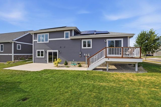 233 Greenway Circle, Deerfield, WI 53531