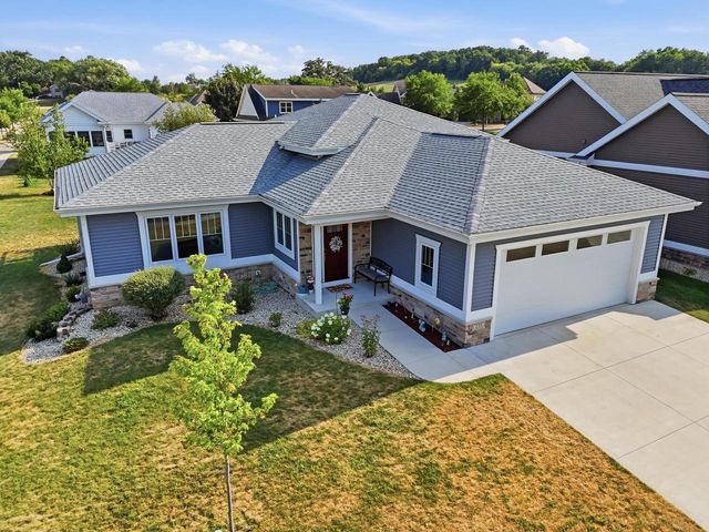 233 Greenway Circle, Deerfield, WI 53531